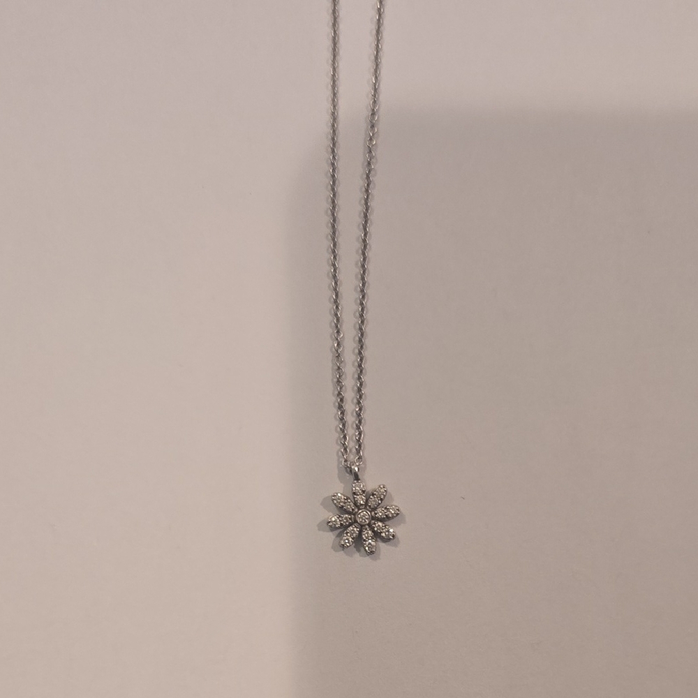Elegant Silver Flower Pendant Necklace